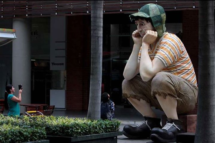 Escultura del Chavo en Cali