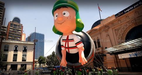 El Chavo en Paris Parade 2015